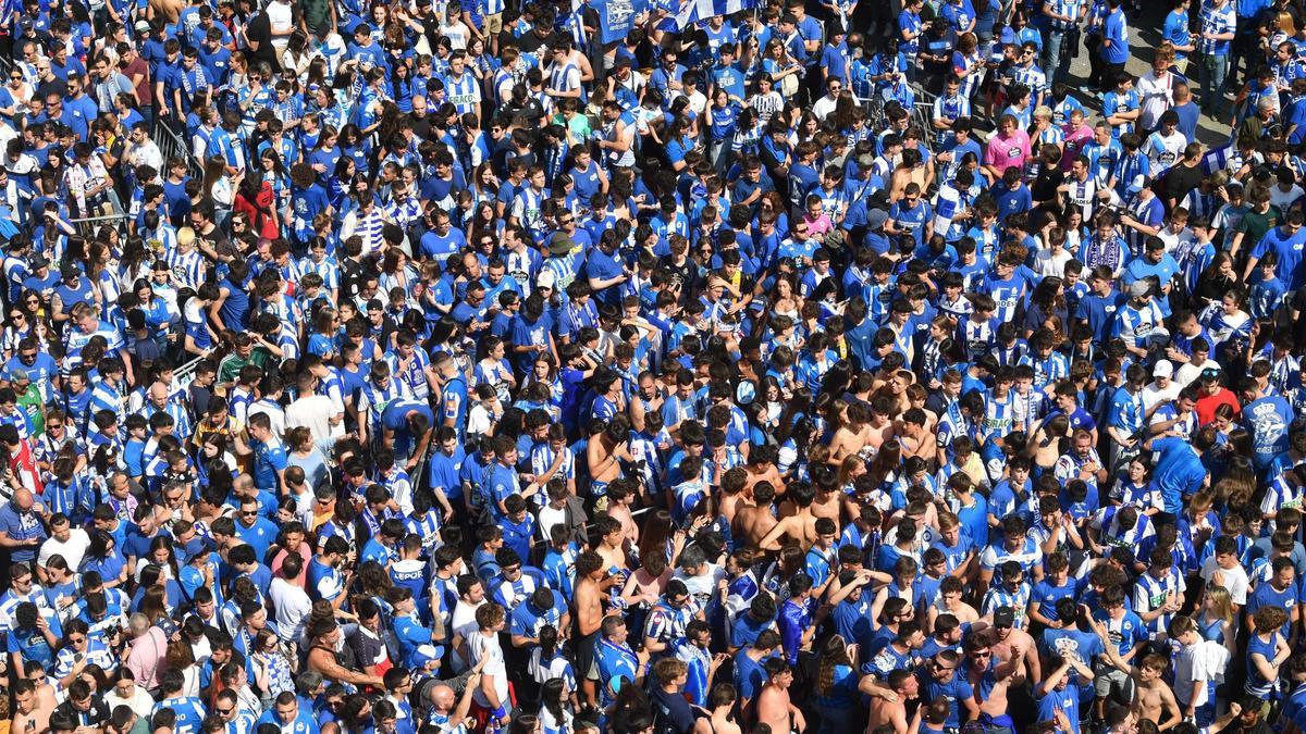 Recibimiento al equipo en el entorno de Riazor
