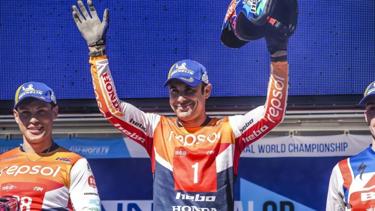 Toni Bou celebra su título con otra victoria en Pobladura de las Regueras