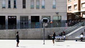 La plaza Terenci Moix, en el Raval.