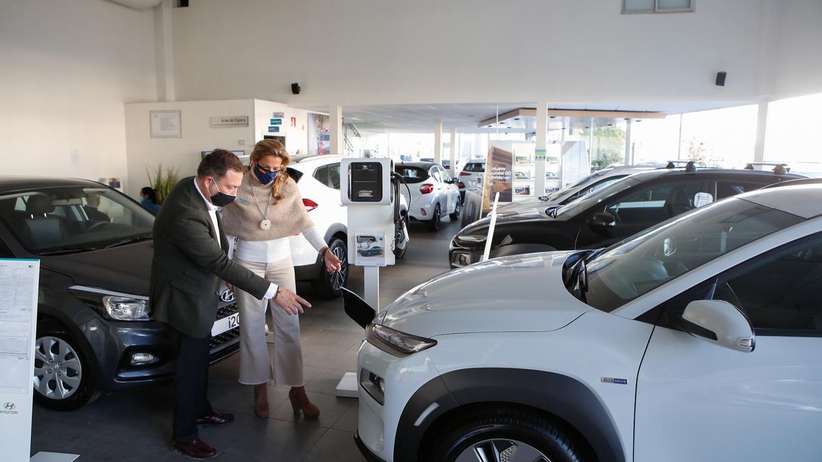 Los concesionarios de coches empiezan a recuperar la actividad.