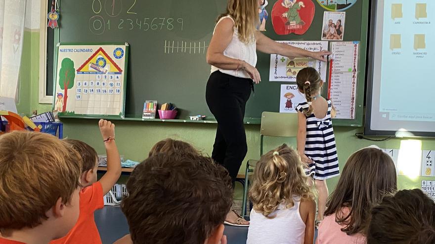 Exigen a Miras que rebaje las horas lectivas de los profesores de Infantil, Primaria y Secundaria