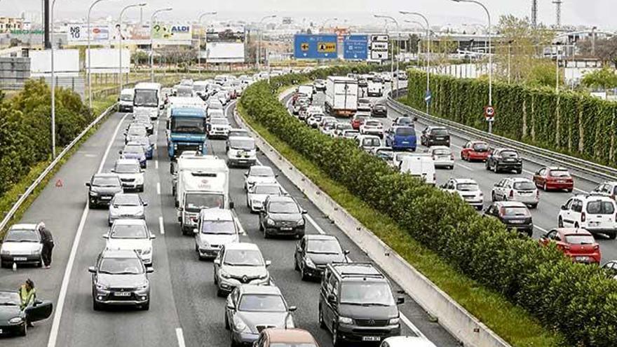 Retención kilométrica hace unos días en la Vía de Cintura.