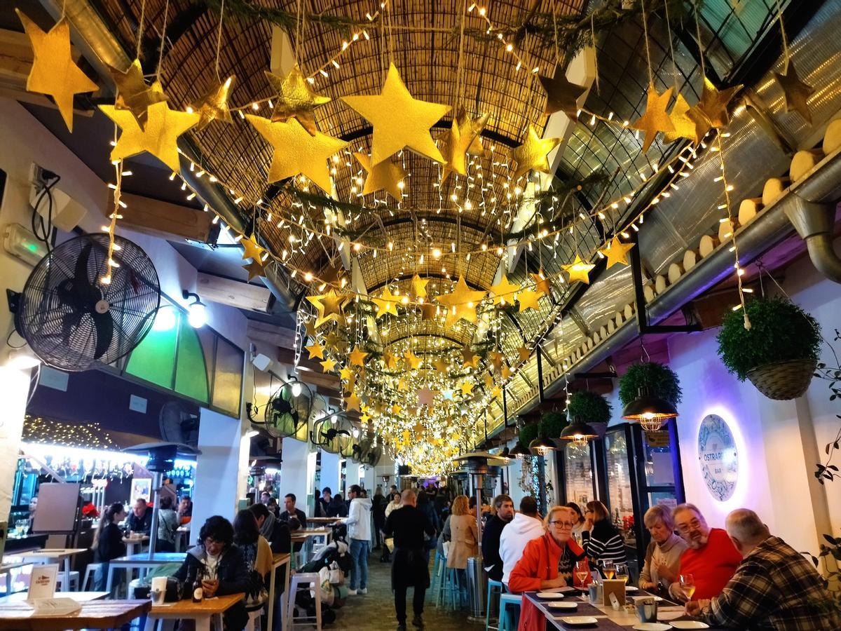 La espectacular decoración del mercado cultural y gastronómico