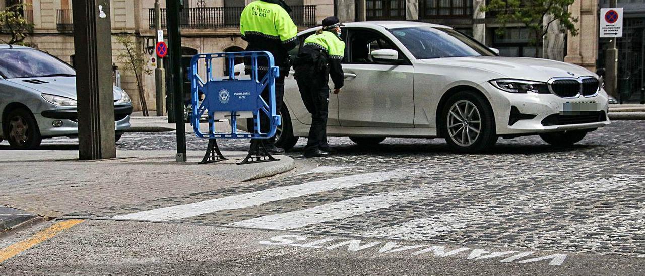 Inicio de la calle San Lorenzo de Alcoy, reservada a los peatones desde el 29 de marzo.