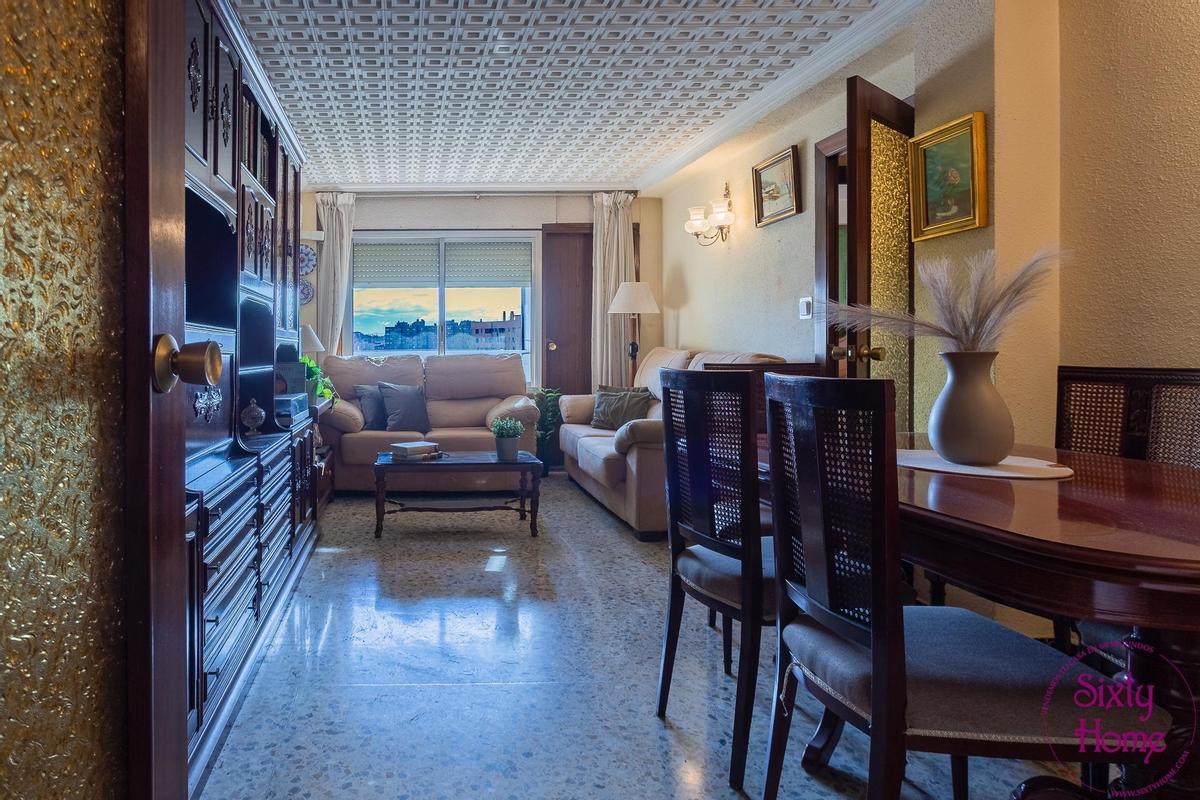 Amplio salón de la casa a la venta en La Bombarda