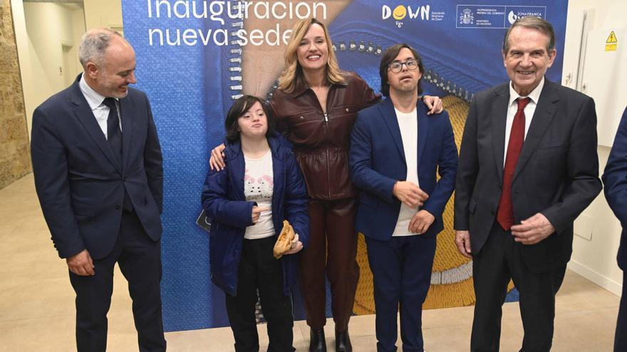 La ministra Pilar Alegría visita la nueva sede de Down Vigo