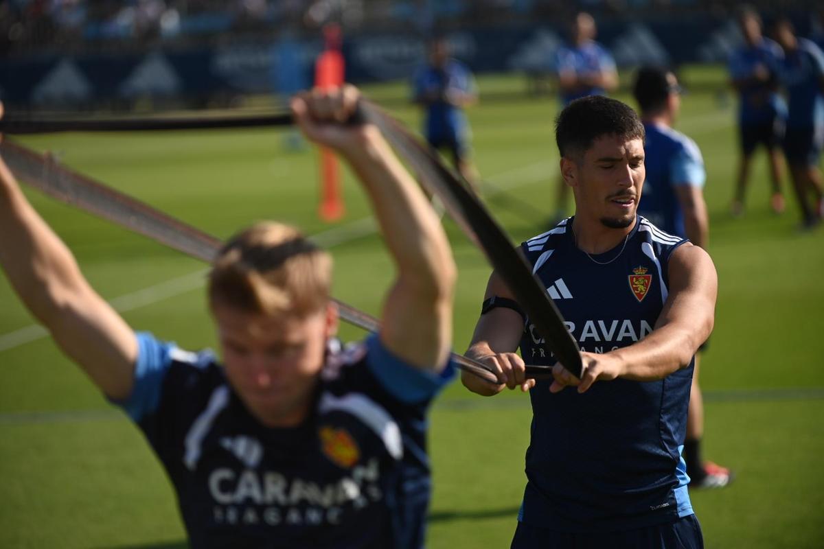 En imágenes | El Real Zaragoza se entrena a puerta abiertas sin la presencia de Francho Serrano En imágenes | El Real Zaragoza se entrena a puerta abiertas sin la presencia de Francho Serrano