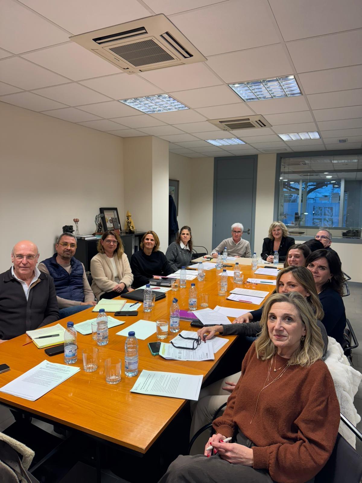 Membres de la Federació d'Hostaleria de les comarques gironines es reuneixen amb la directora general de Turisme.