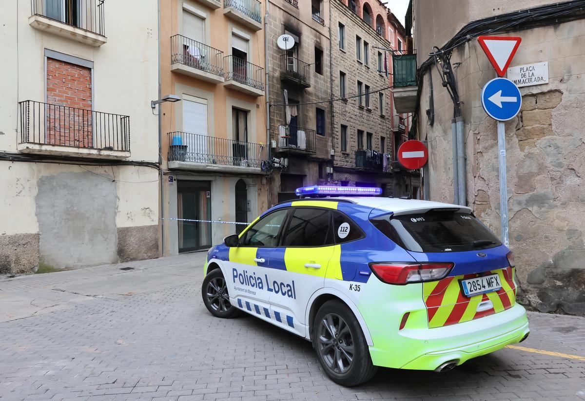 El dia després de l'incendi d'un habitatge del carrer Santa Llúcia de Manresa