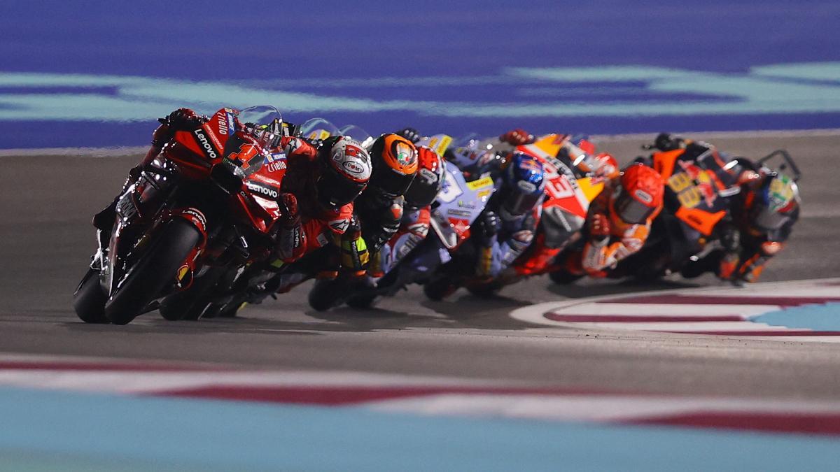 Pecco Bagnaia, Álex Márquez, Marc Márquez y Brad Binder durante el Gran Premio de Qatar 2023