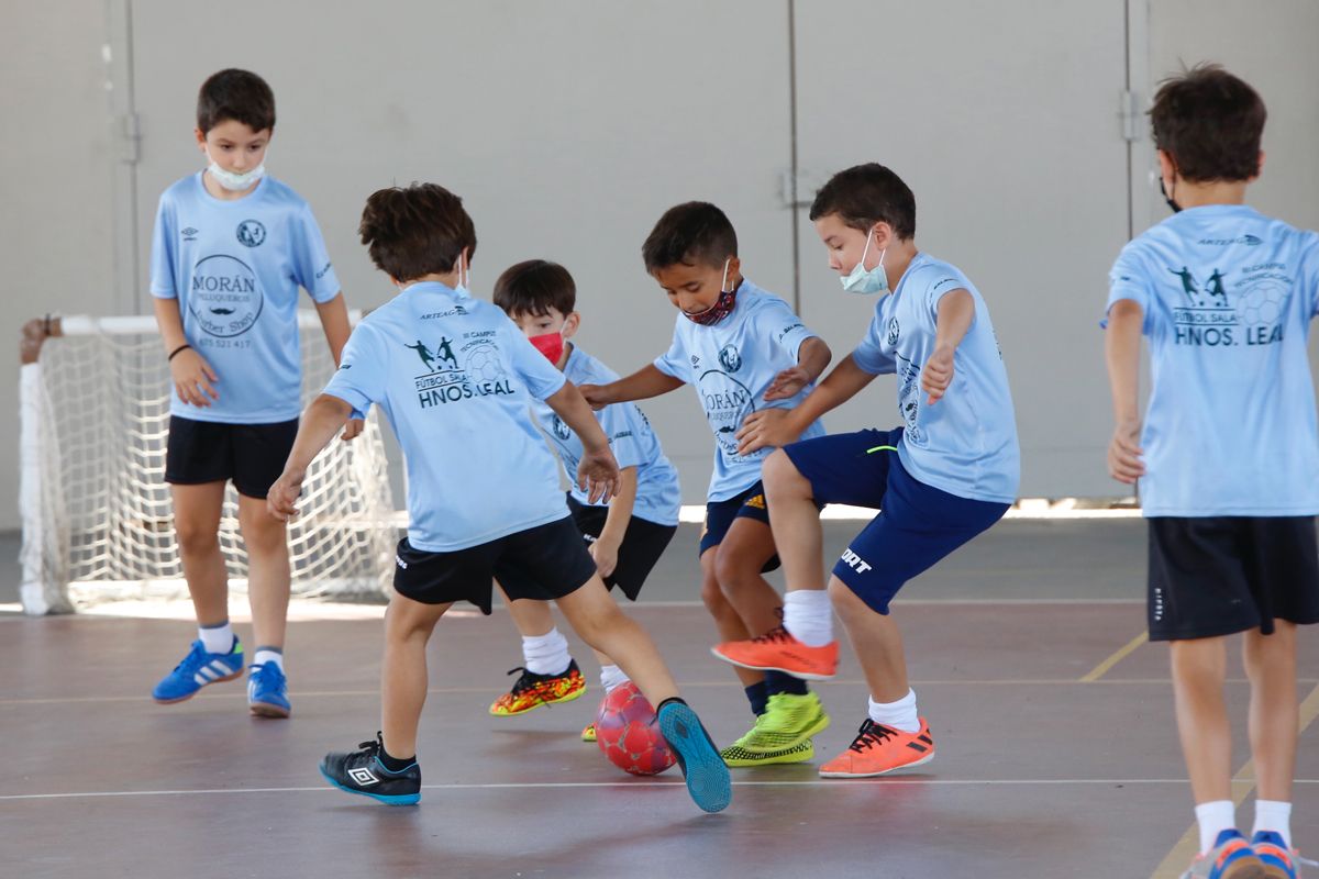 Campus de Futbol Sala en Salesianos dirigido por los hermanos Leal