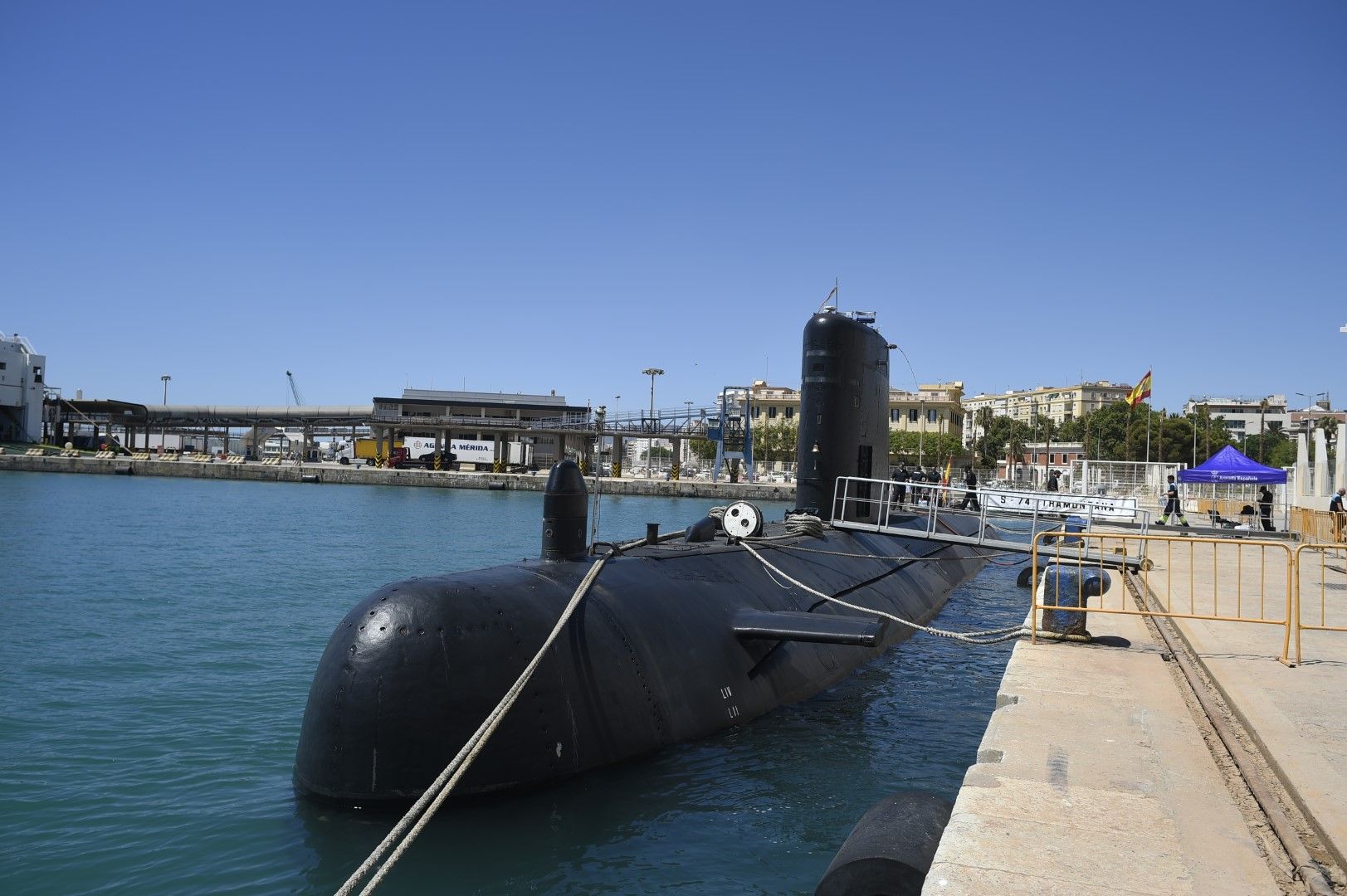 El submarino S-74 Tramontana atraca en el Puerto de Málaga