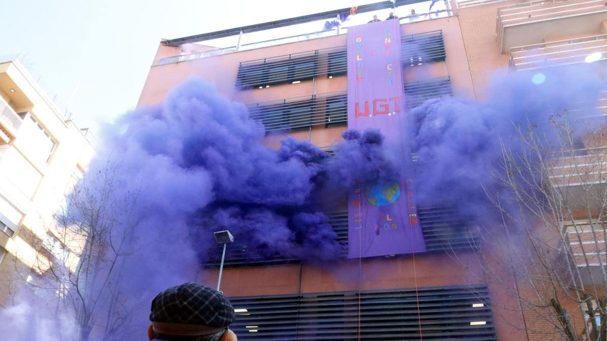 L'acció que ha fet el sindicat UGT per reivindicar el 8-M i la lluita contra la bretxa salarial L'acció que ha fet el sindicat UGT per reivindicar el 8-M i la lluita contra la bretxa salarial