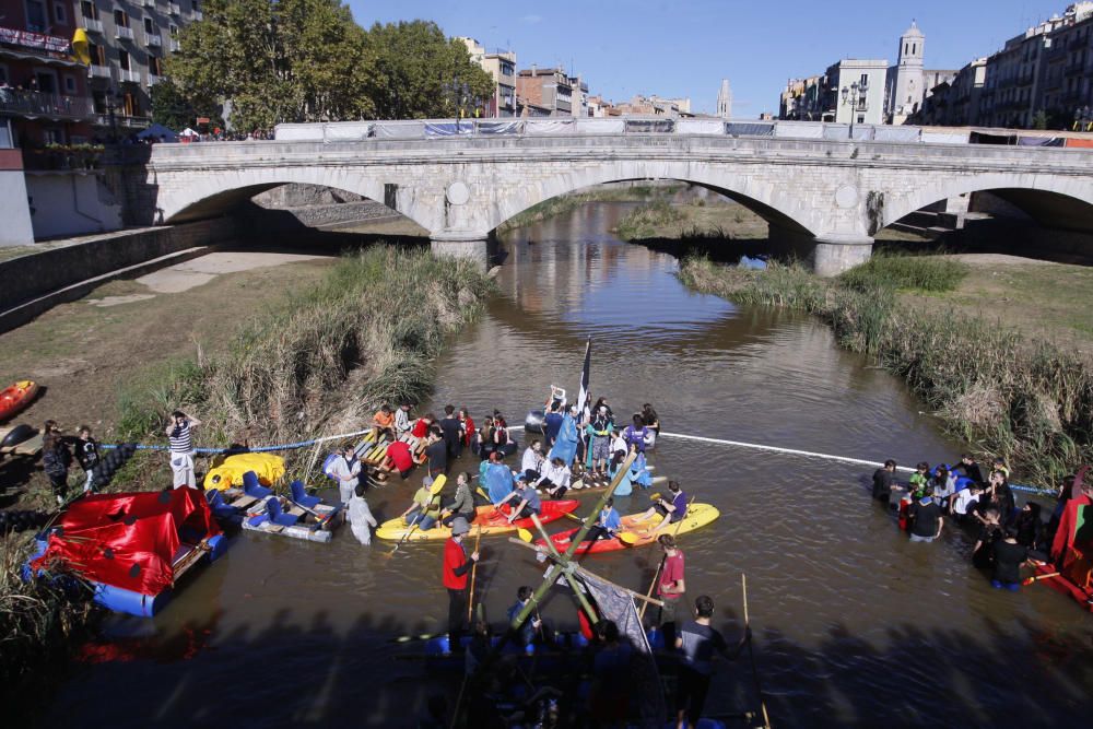 Baixada d''andròmines del s. XXI pel riu Onyar de Girona