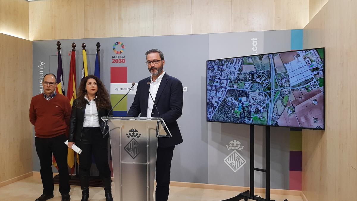 El alcalde José Hila en la comparecencia de hoy para explicar el nuevo corredor verde de la Platja de Palma.