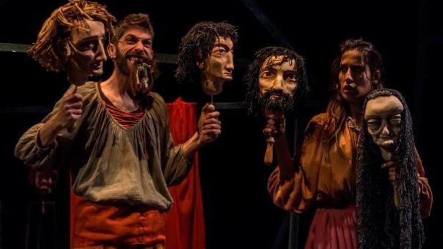 Las marionetas y actores de Bambalina Teatre dan vida a «La Celestina».