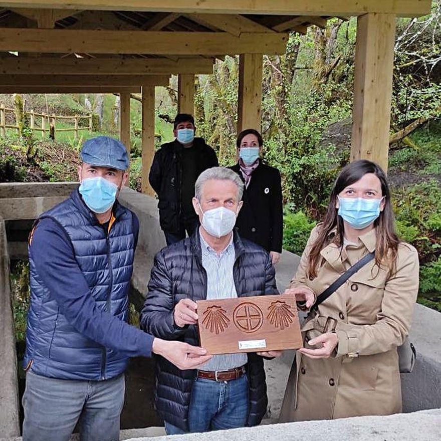 Entrega del Premio Abadesa Mariana en Forcarei a Amigos da Terra de Montes, presidida por José Raposeiras.