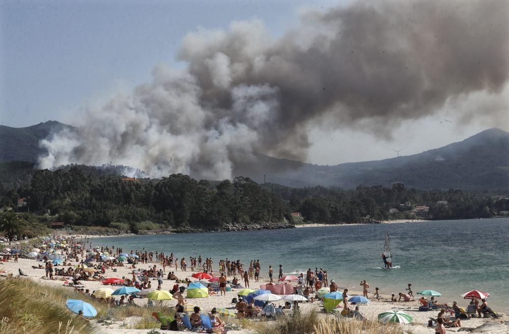 Activo un incendio forestal en Porto do Son