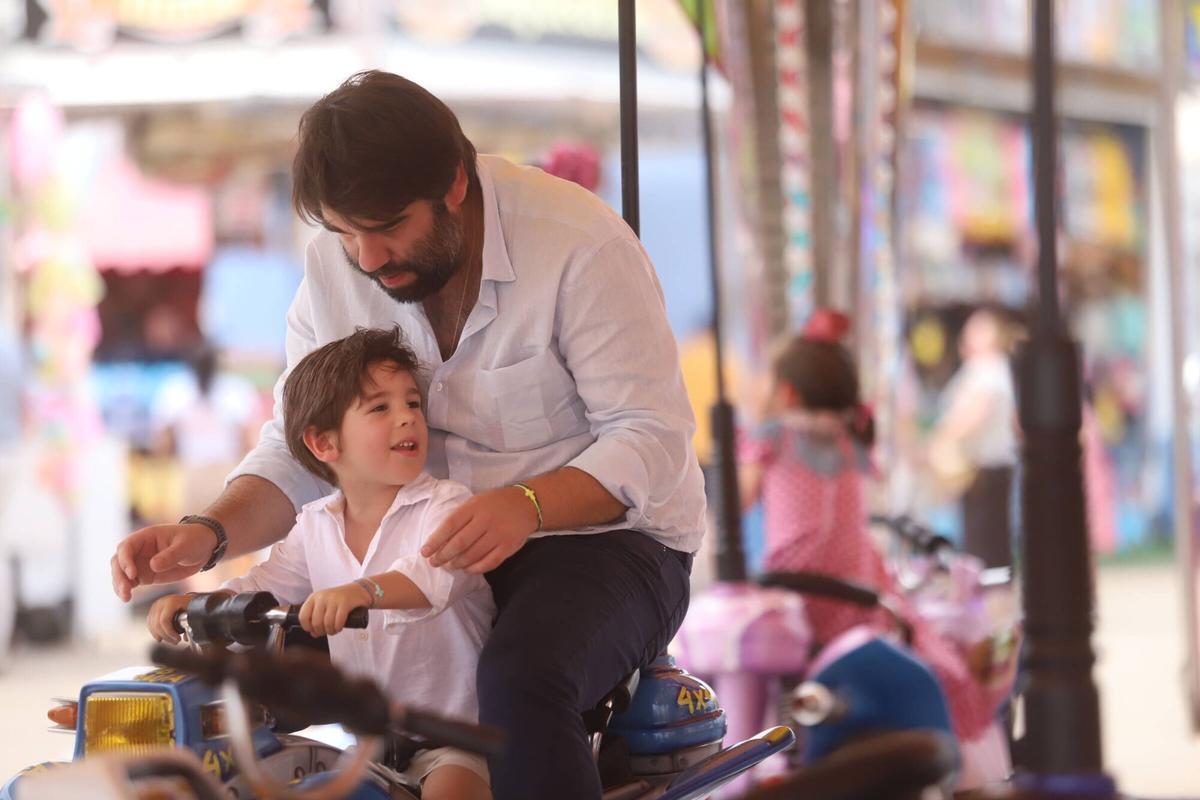 El ambiente familiar gana protagonismo en el recinto ferial pese al calor de la jornada