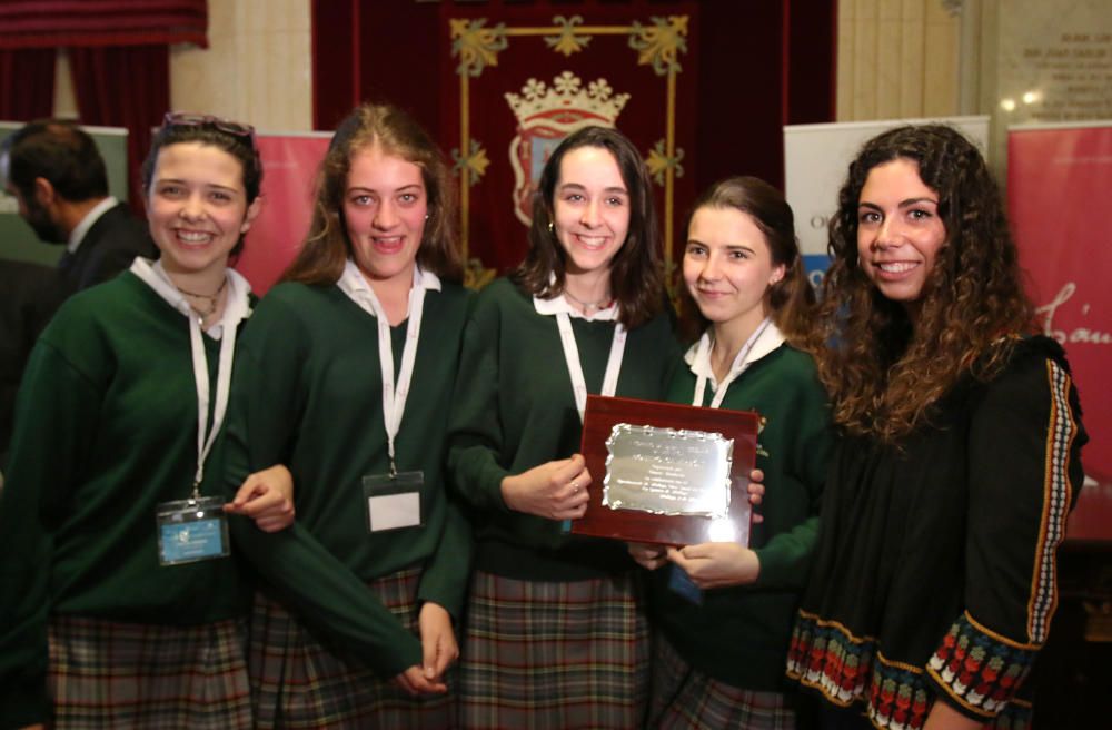 El equipo del colegio Madre Asunción de Malaga, compuesto por las alumnas Carmen Bataller, Belén Cazorla, Raquel Meco y Carmen Coronas, se ha impuesto en el I Torneo de Debate Escolar de Málaga que organiza la Fundación Cánovas con la colaboración de la Obra Social La Caixa, el Ayuntamiento de Málaga y La Opinión de Málaga