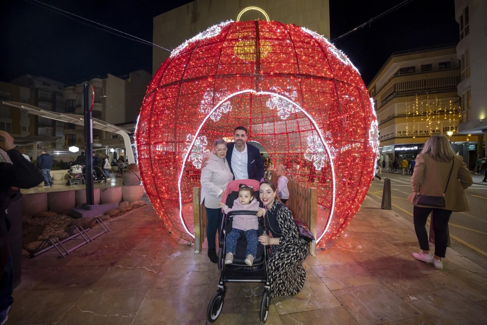 La fiesta de encendido del alumbrado especial de fiestas patronales y Navidad de Torrevieja, en imágenes