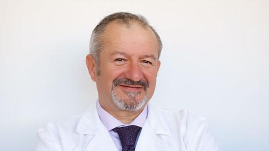 El doctor Paco Esparza, nuevo colaborador de La Opinión