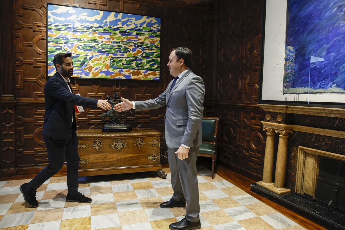 El president Juanfran Pérez Llorca recibe al síndic del PSPV, José Muñoz, este martes en el Palau.