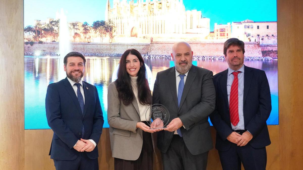 FITUR BALEARES 2025 Martínez recoge en Fitur el galardón 'Best in