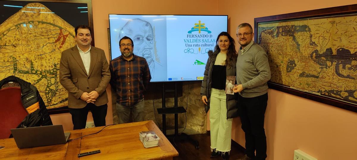 Sergio Hidalgo, Toño Huerta, la gerente del Plan de Sostenibilidad Turística de Salas, María Suárez, y Alejandro Bermúdez durante la presentación.