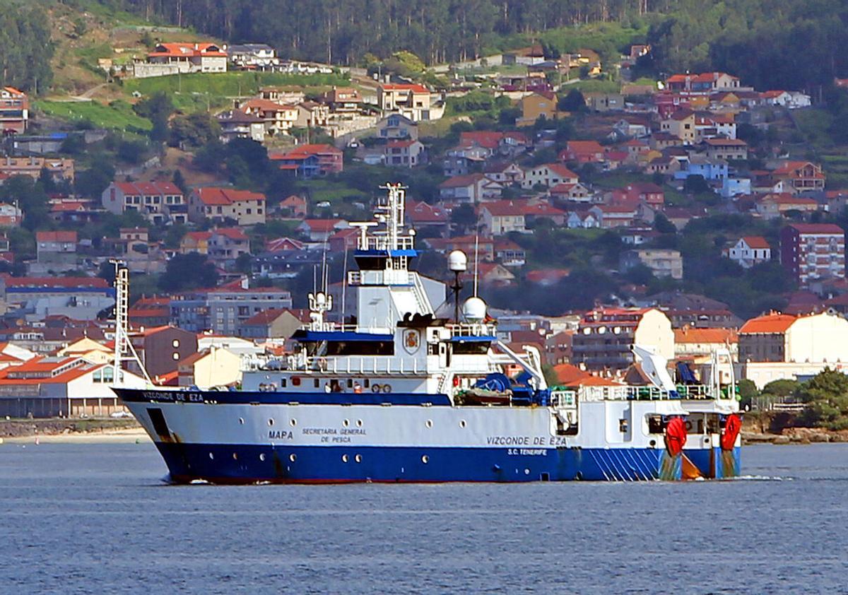 EL BUQUE OCEANOGRAFICO "VIZCONDE DE EZA" PARTIENDO DE VIGO RUMBO A AGUAS DE LA NAFO, EN TERRANOVA, DONDE NAUFRAGO EL PESQUERO DE MARIN "VILLA DE PITANXO", PARA REALIZAR UNAS CAMPAÑAS CIENTIFICAS PARA EVALUAR LOS RECURSOS PESQUEROS DE LA ZONA DURANTE TRES MESES. FAMILIARES DE LAS VICTIMAS DEL NAUFRAGIO PEDIAN QUE LLEVASE UN ROBOT A BORDO PARA BUSCAR EL PECIO DEL PESQUERO HUNDIDO