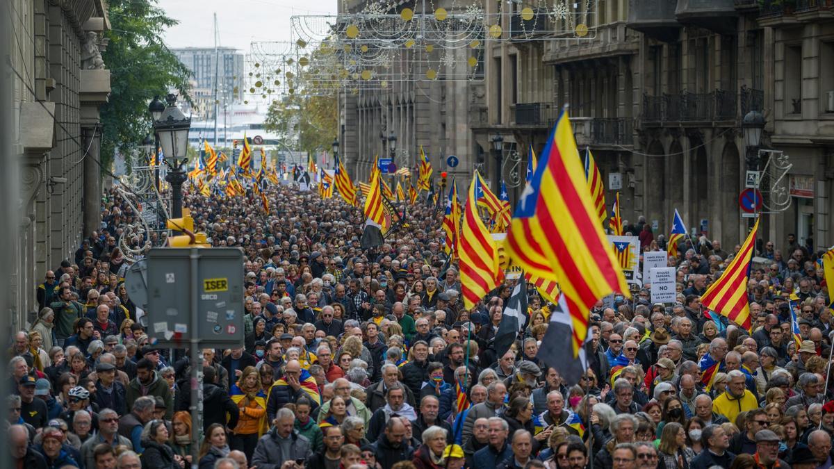 Befürworter der Unabhängigkeit Kataloniens bei einer Demonstration in Barcelona am 6. Dezember 2022.