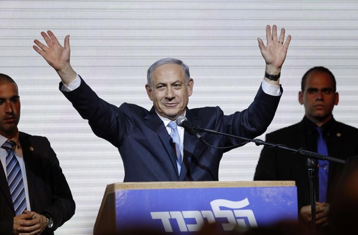 Benjamin Netanyahu celebra el seu triomf, a la seu del partit a Tel Aviv, aquesta matinada.