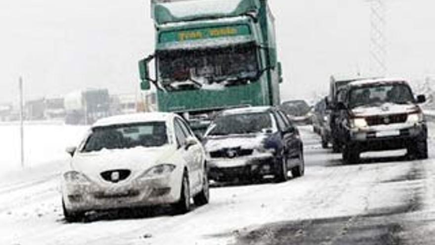 La nieve mantiene cerrados varios puertos de la red secundaria