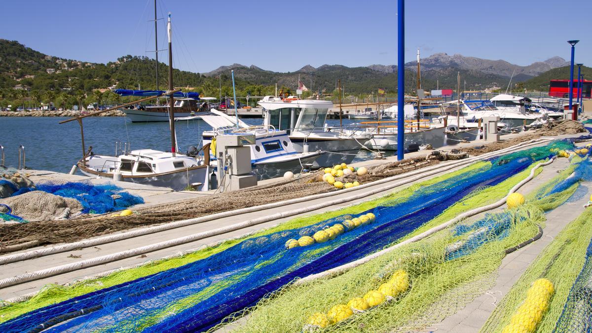 Redes de pesca en el puerto de Andratx.