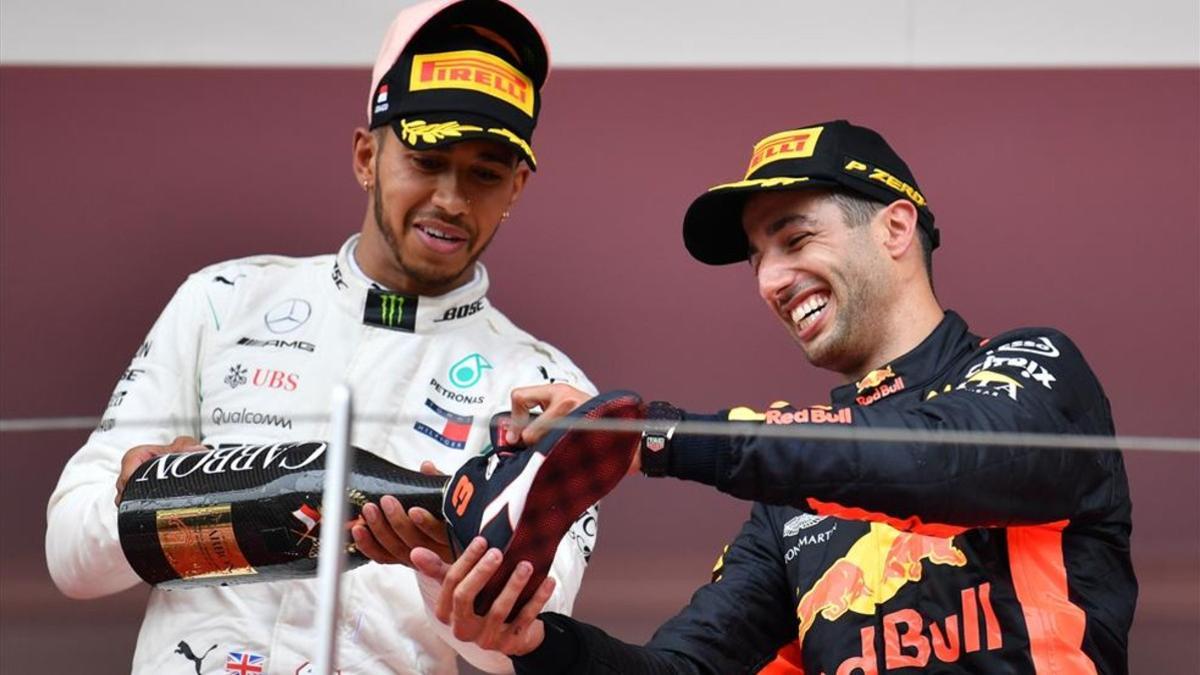 Hamilton y Ricciardo en el podio del GP de Mónaco