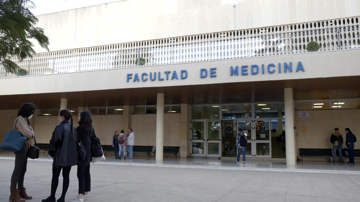 Medicina busca renovar las metodologías e introducir nuevas áreas de  estudio - La Opinión de Málaga