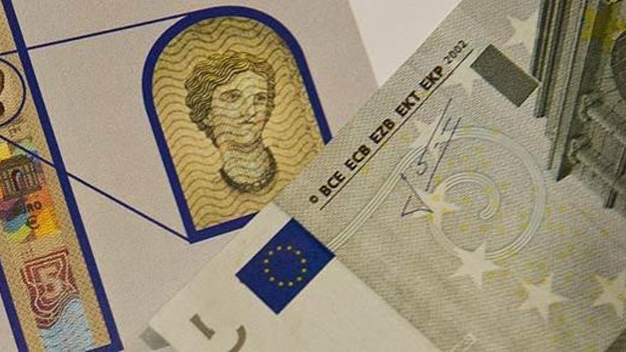 El nuevo billete de 5 euros entra en circulación el 2 de mayo