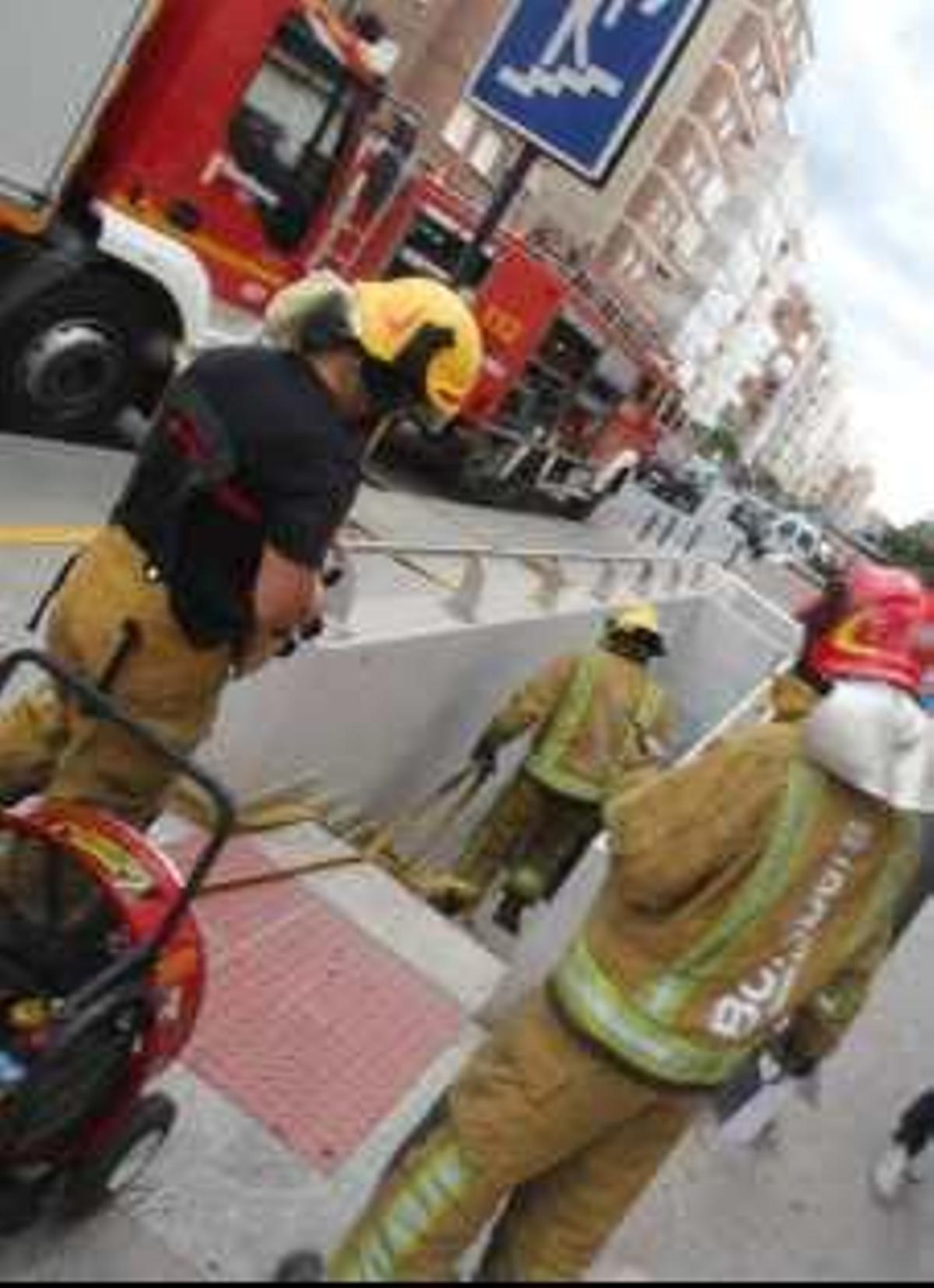 Luchar contra el fuego en un parking
