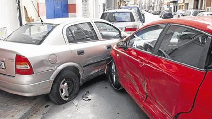 COLISIÓN MÚLTIPLE SIN HERIDOS EN LA CALLE FÉLIX BREVA