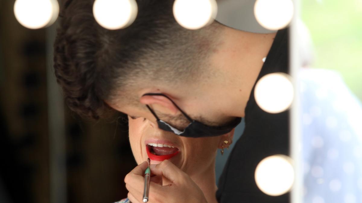 Preparativos de la exposición 'Héroes con volantes' de moda flamenca de Málaga de Moda