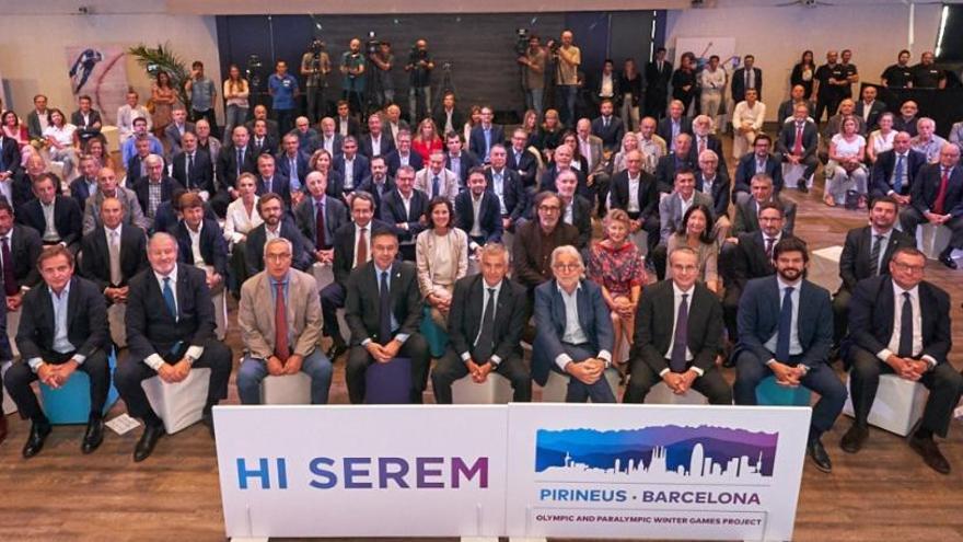 Foto de grup dels participants en l&#039;acte convocat per Sport Cultura Barcelona