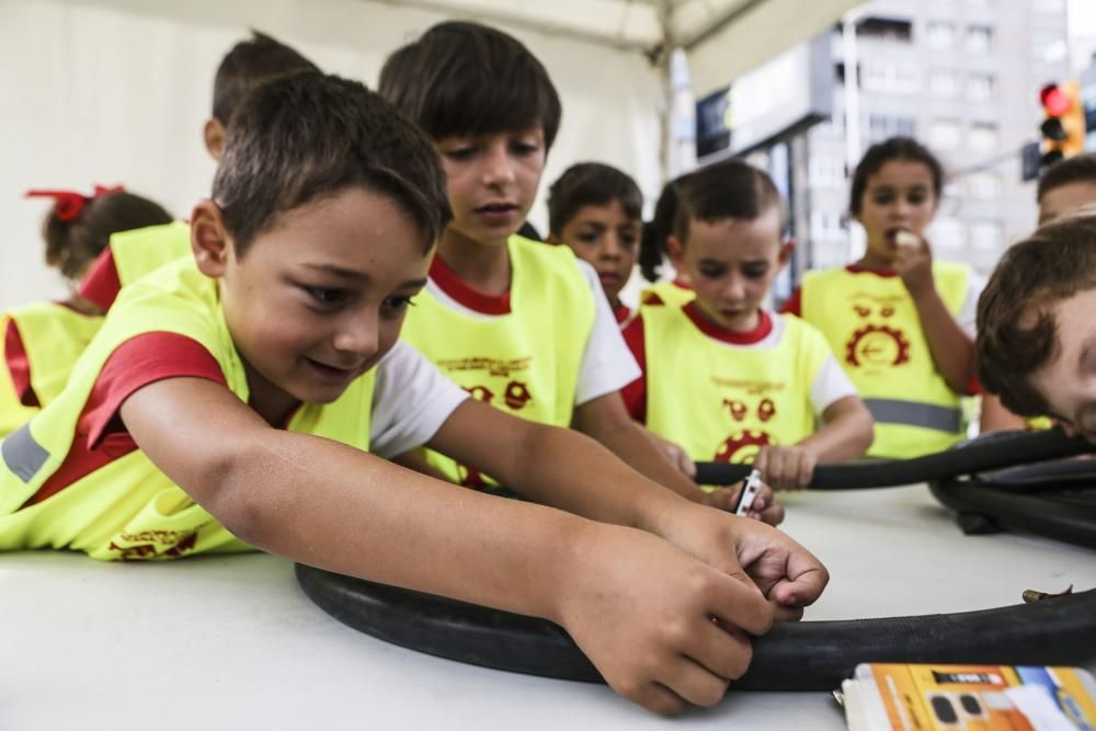 Visita de colegios a una gymkana en el Muro San Lorenzo para celebrar el Día Mundial sin Coche