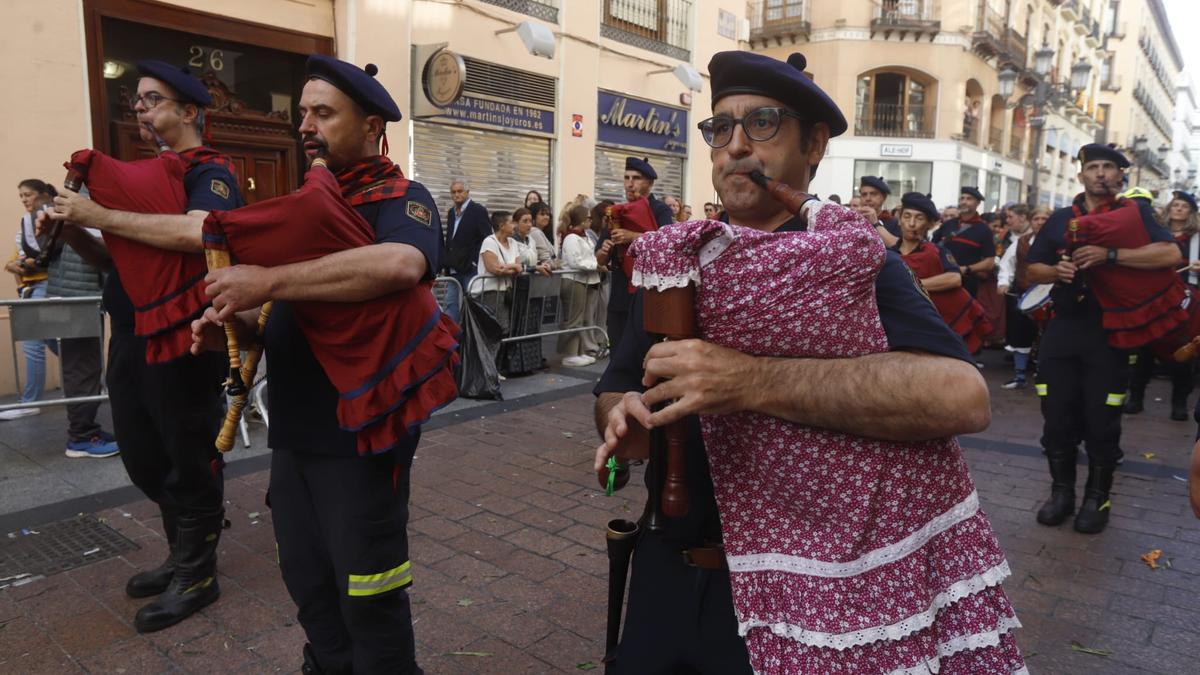 En imágenes | La Ofrenda de Flores a la Virgen del Pilar 2023 (I)