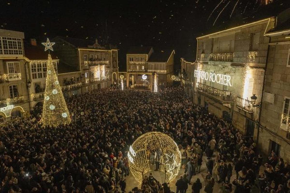 El increíble alumbrado navideño puesto por Ferrero Rocher el año pasado en Ribadavia (Orense), ganador del certamen "Junto Brillamos Más"