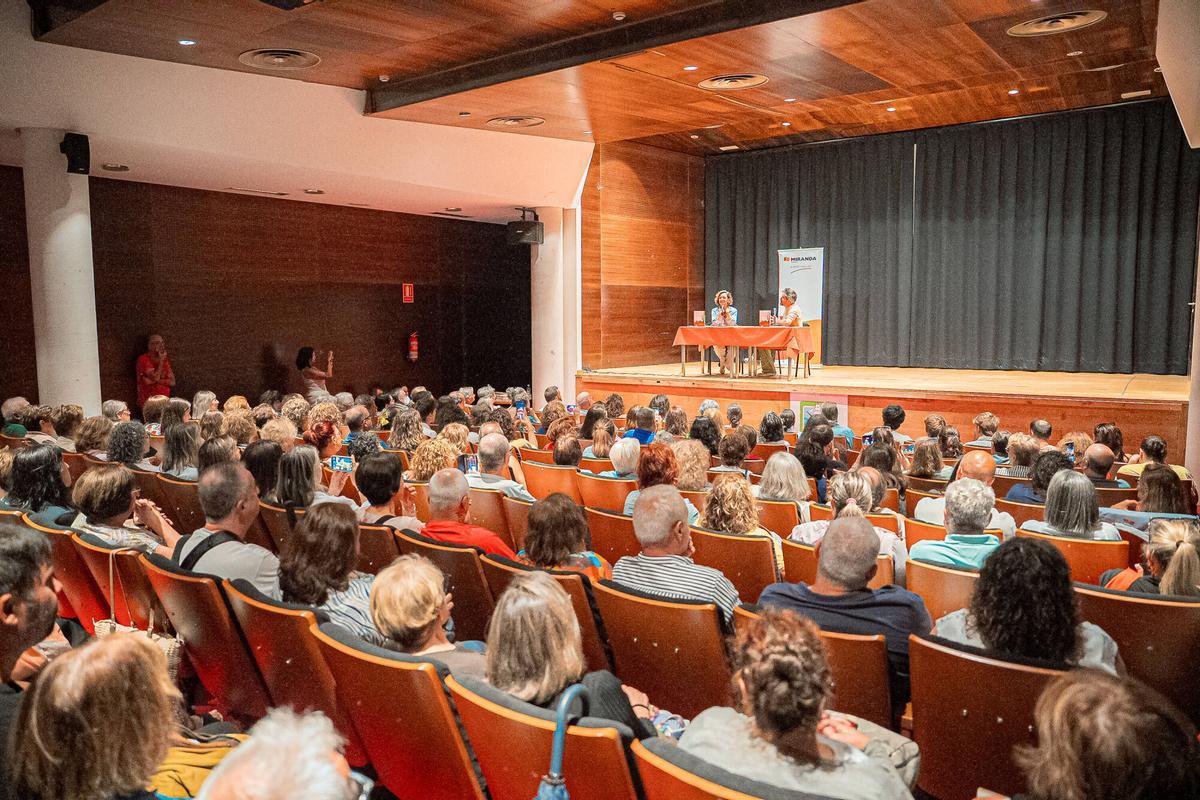 Bueu. Presentación de Sonsoles Ónega de su último libro.