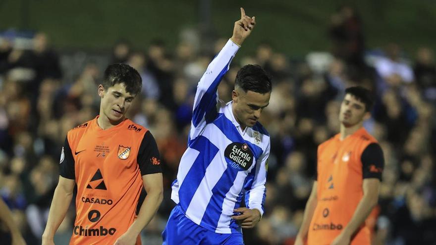 Cristian Herrera celebra uno de sus dos goles al Sámano en la Copa del Rey. |  Fernando Fernández