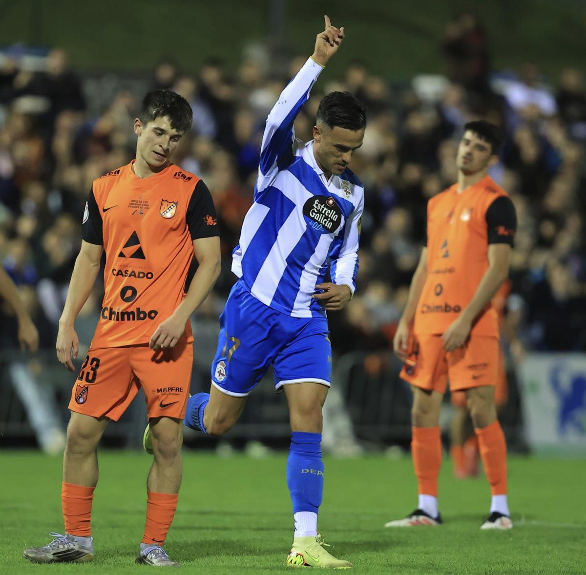 Cristian Herrera celebra uno de sus dos goles al Sámano en la Copa del Rey. |  Fernando Fernández