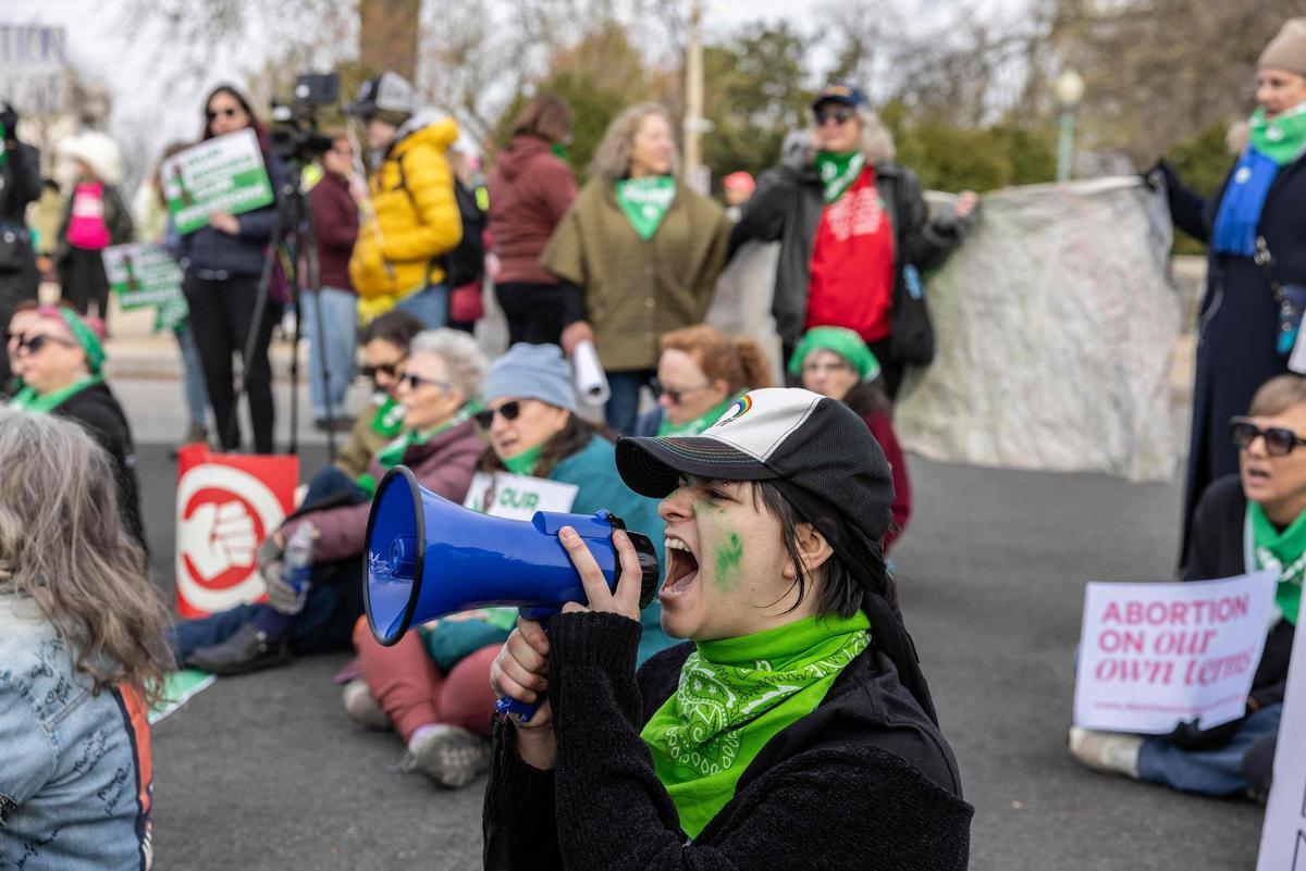 La Corte Suprema de Estados Unidos escucha argumentos sobre el fármaco abortivo mifepristona