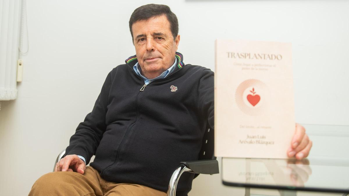 Juan Luis Arévalo, médico trasplantado hace casi 30 años de corazón y riñón en A Coruña: "La parte emocional es la más compleja"