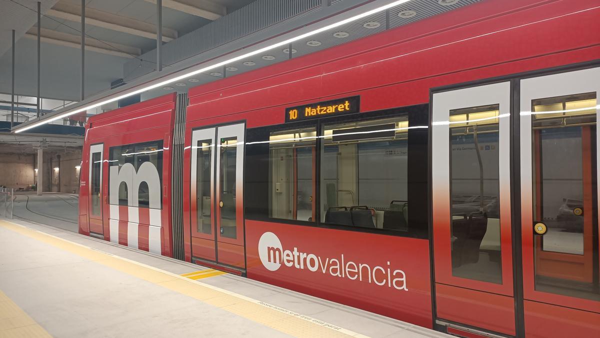 Imagen de una unidad de la L-10 de Metrovalencia en la estación de Alacant.